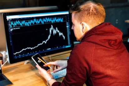 Photo Understanding Market Cycles: Navigating Bull and Bear Markets