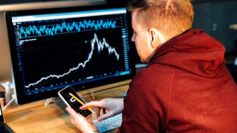 Photo Understanding Market Cycles: Navigating Bull and Bear Markets