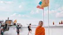 Photo Meditating monk